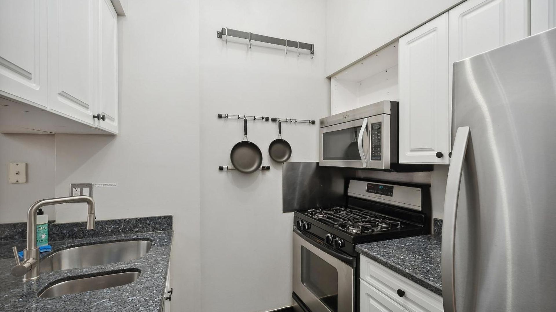 Apartment Brilliant Downtown 3-bedroom *