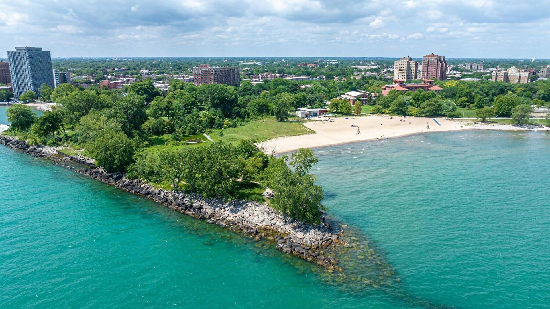 The Chic Urban Oasis Near The Lake! *