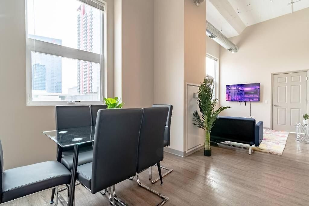 Modern 2br South Loop Gem Near Mccormick Place, Navy Pier, Adler Planetarium & Columbia College