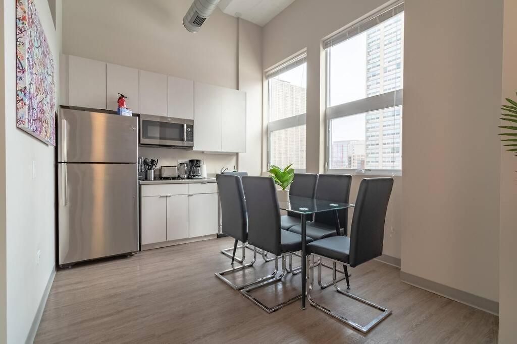 Modern 2br South Loop Gem Near Mccormick Place, Navy Pier, Adler Planetarium & Columbia College