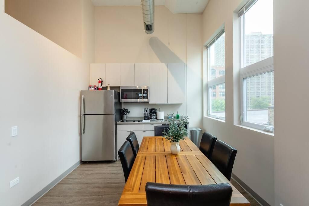 Apartment Mccormick Place 2br Oasis With Optional Parking, Patio, Gym For Up To 6 Guests Near Museum Campus, Grant Park & Soldier Field Chicago
