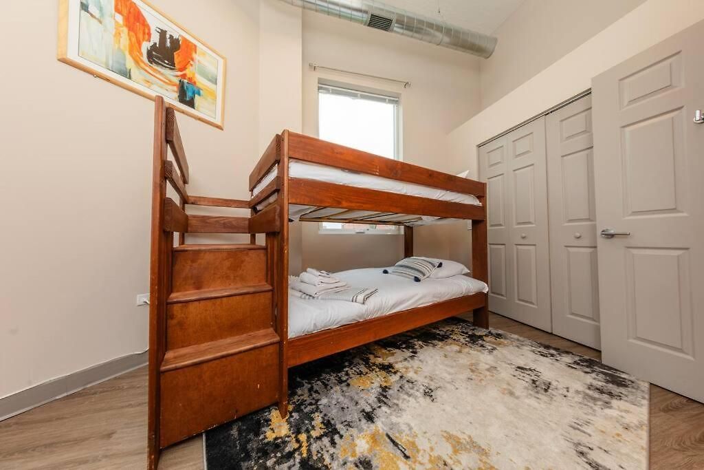Apartment Mccormick Place 2br Oasis With Optional Parking, Patio, Gym For Up To 6 Guests Near Museum Campus, Grant Park & Soldier Field