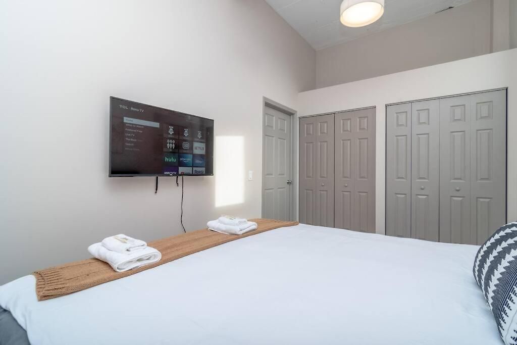 Bright 2br With Gym And Optional Parking Near Soldier Field, Museum Campus, Mccormick Place
