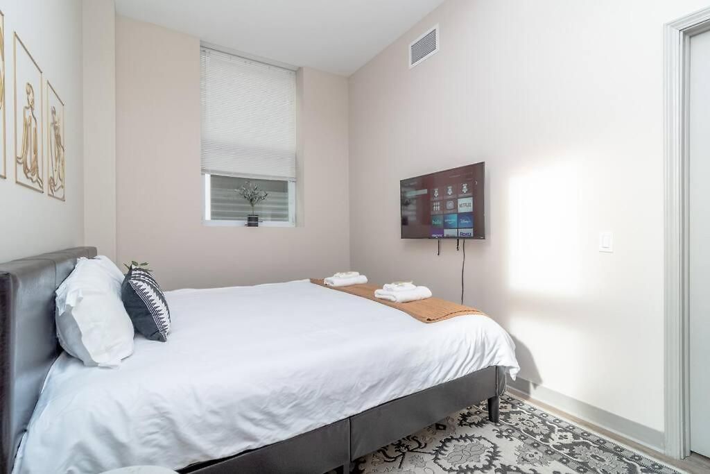 Bright 2br With Gym And Optional Parking Near Soldier Field, Museum Campus, Mccormick Place Apartment *