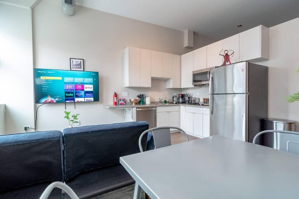 South Loop 2br Retreat Near Grant Park, Soldier Field, Adler Planetarium & Columbia College Apartment Chicago