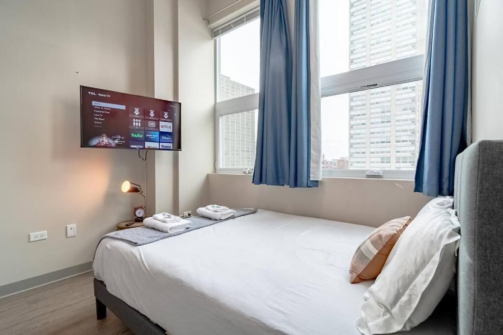 Apartment South Loop 2br Retreat Near Grant Park, Soldier Field, Adler Planetarium & Columbia College *