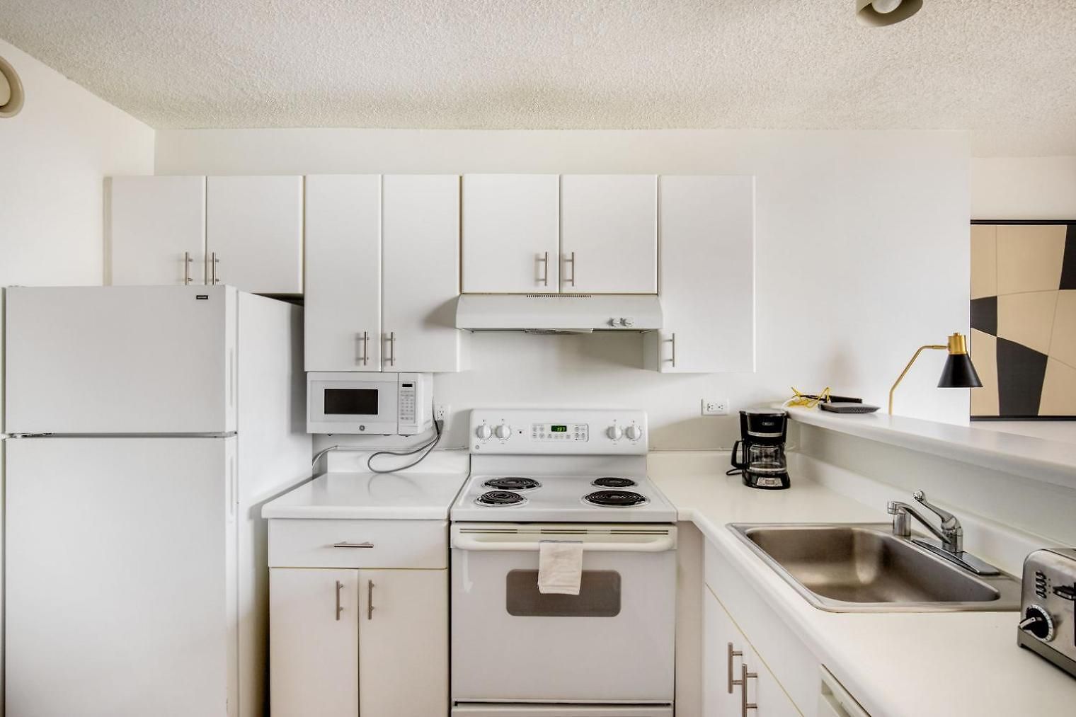 Streeterville W Gym Pool Nr Navy Pier Chi-445 *