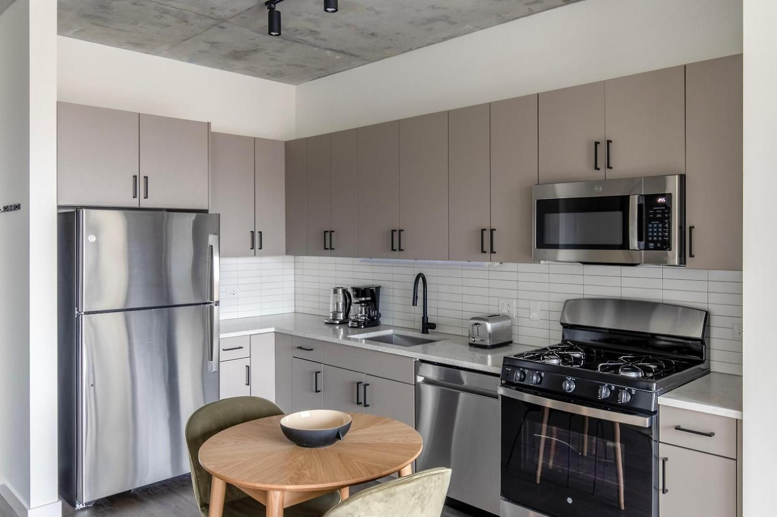Apartment River North 1br W Pool Gym Nr Riverwalk L Chi-1030 Chicago