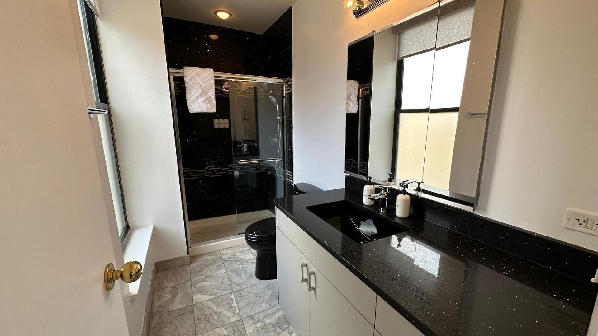 River North Hideaway With Amazing Views And Parking * Chicago
