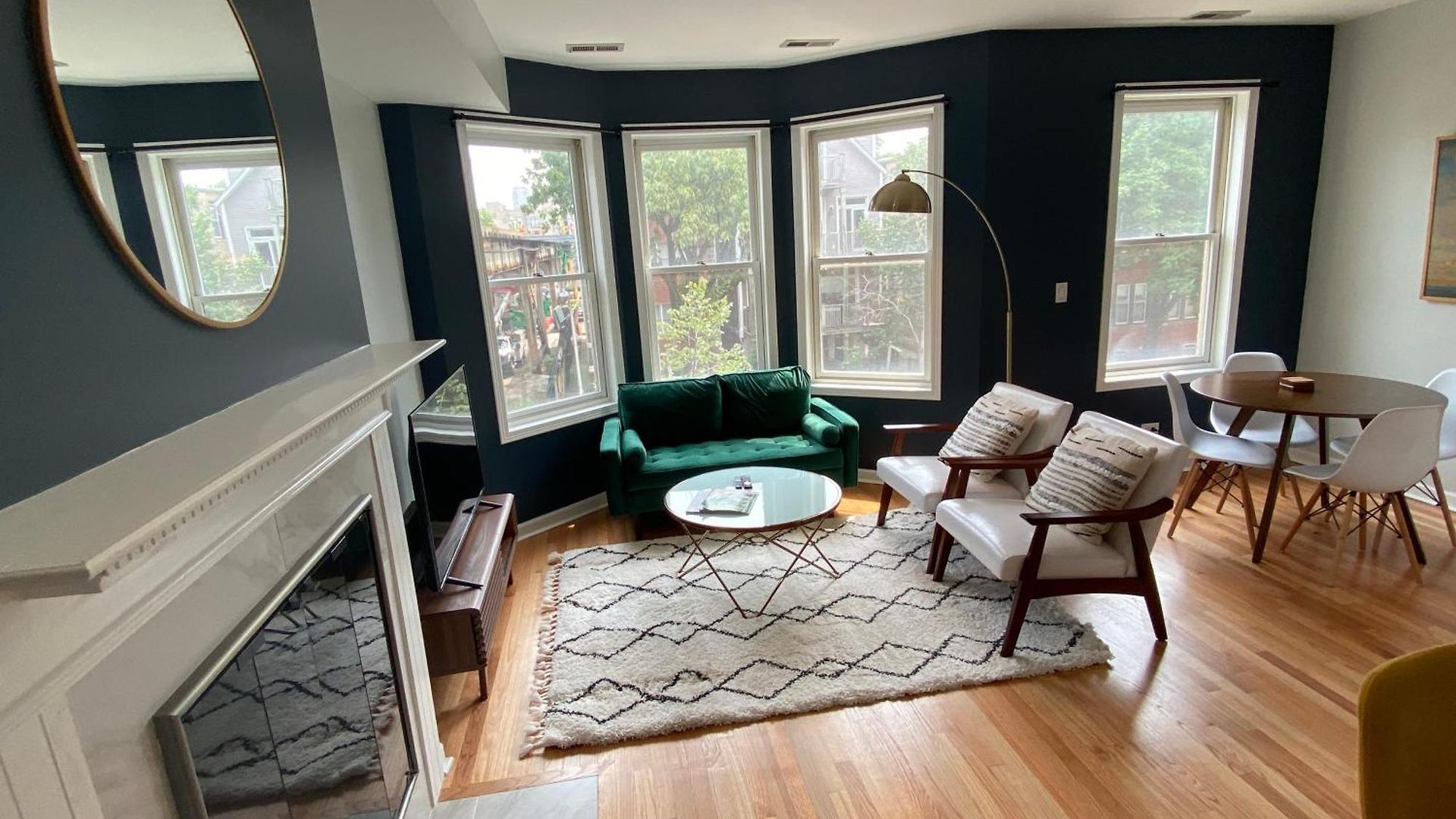 Modern Wrigley Oasis With Parking! Holiday home
