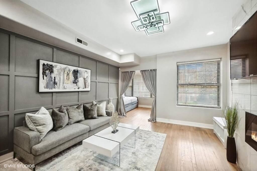 The Chic Urban Oasis Near The Lake! *