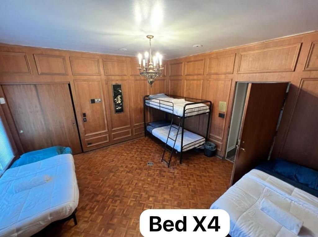 Pill Hill Mansion Hostel Chicago