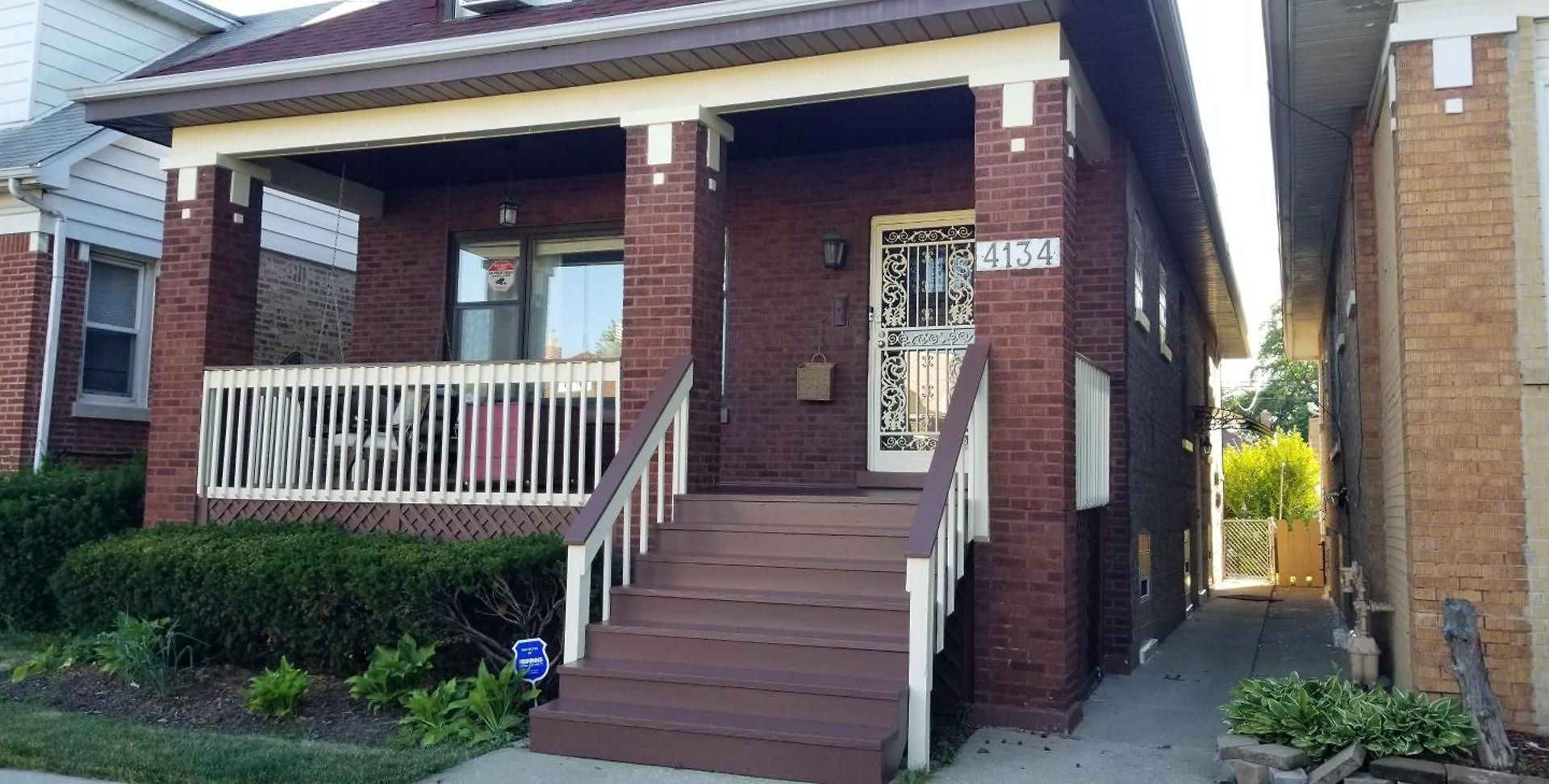 Well-appointed Cozy Portage Park Apt, Dogs, Kids, Free Parking, 420 Compliant Apartment *
