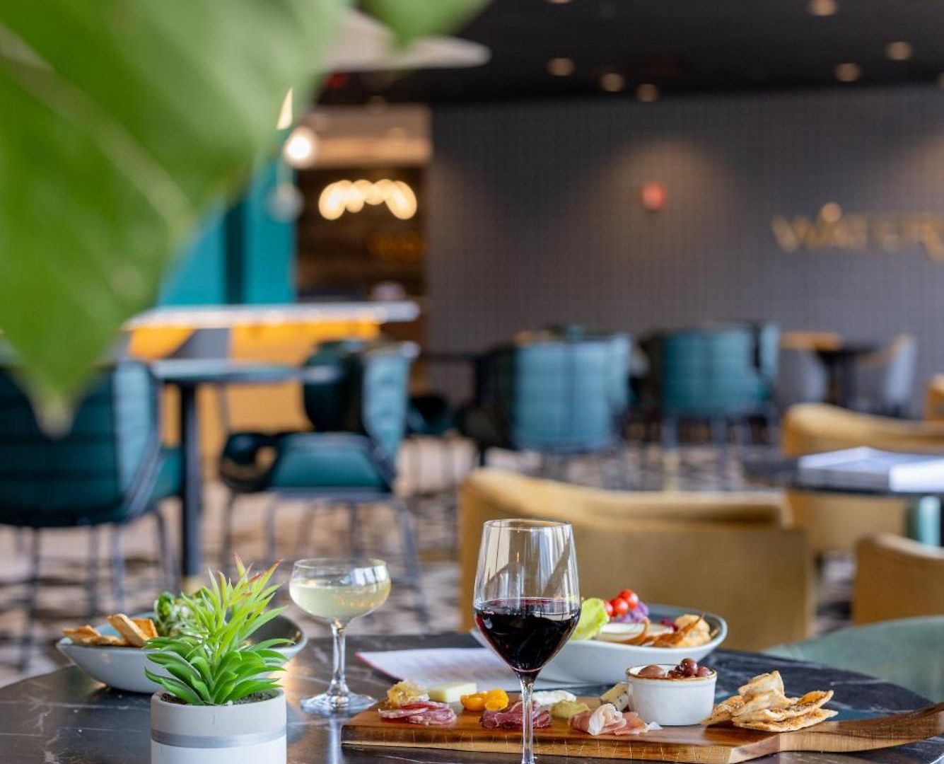 - Dwtn - The Mart By Ihg Chicago