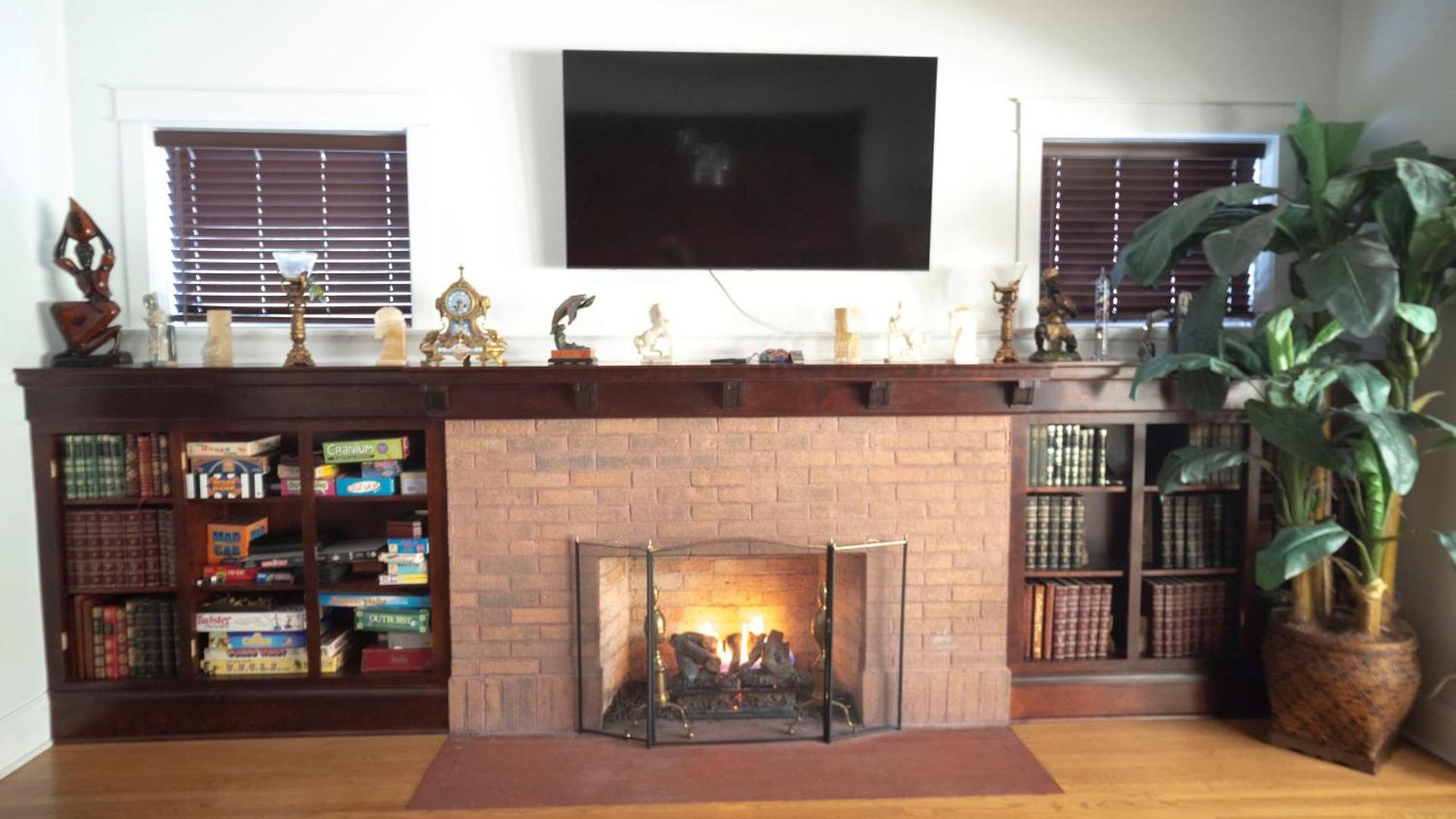 Bootlegger House Sleeps 10-20 Free Tv & Parking * Chicago