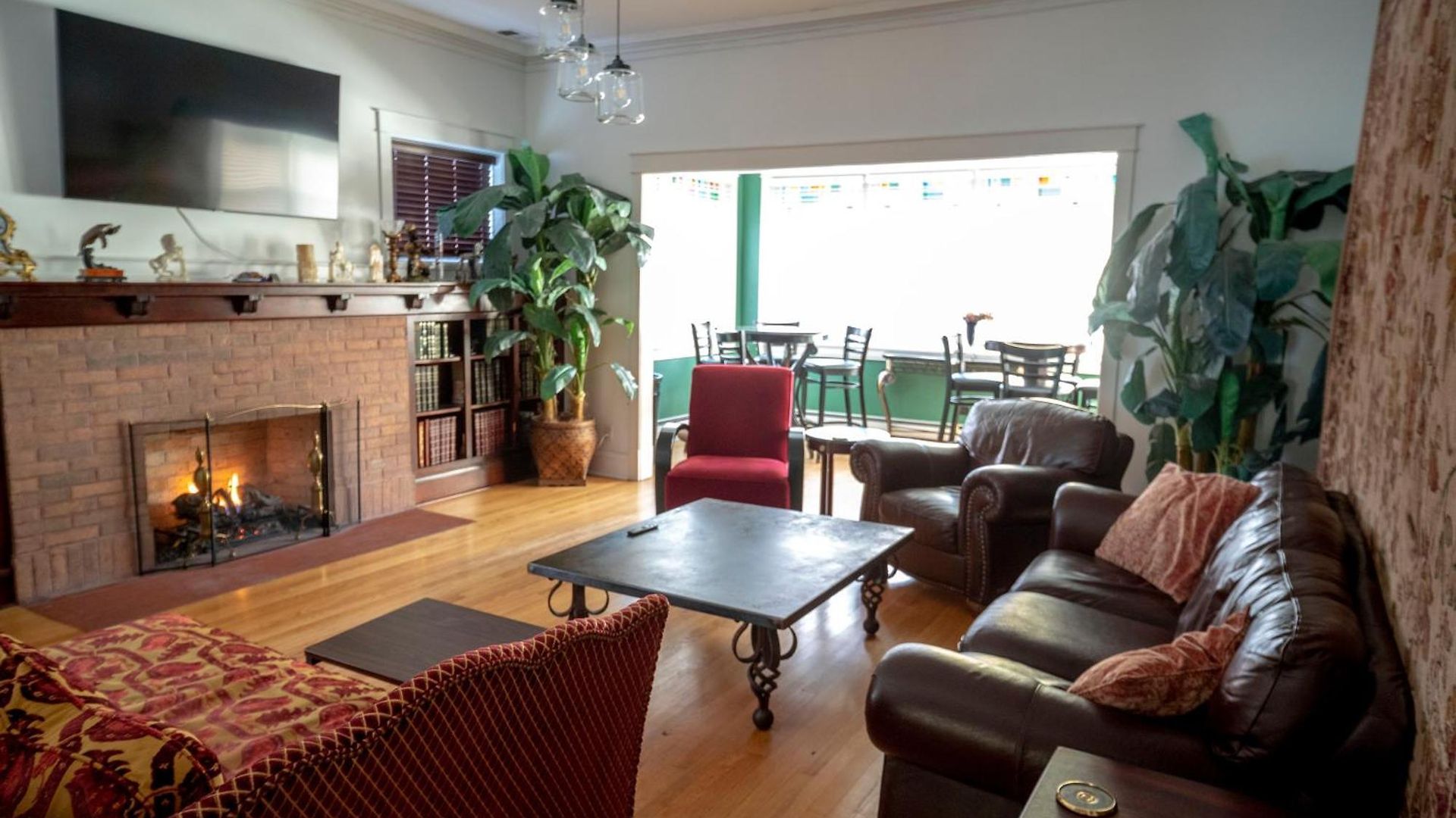 Apartment Bootlegger House Sleeps 10-20 Free Tv & Parking
