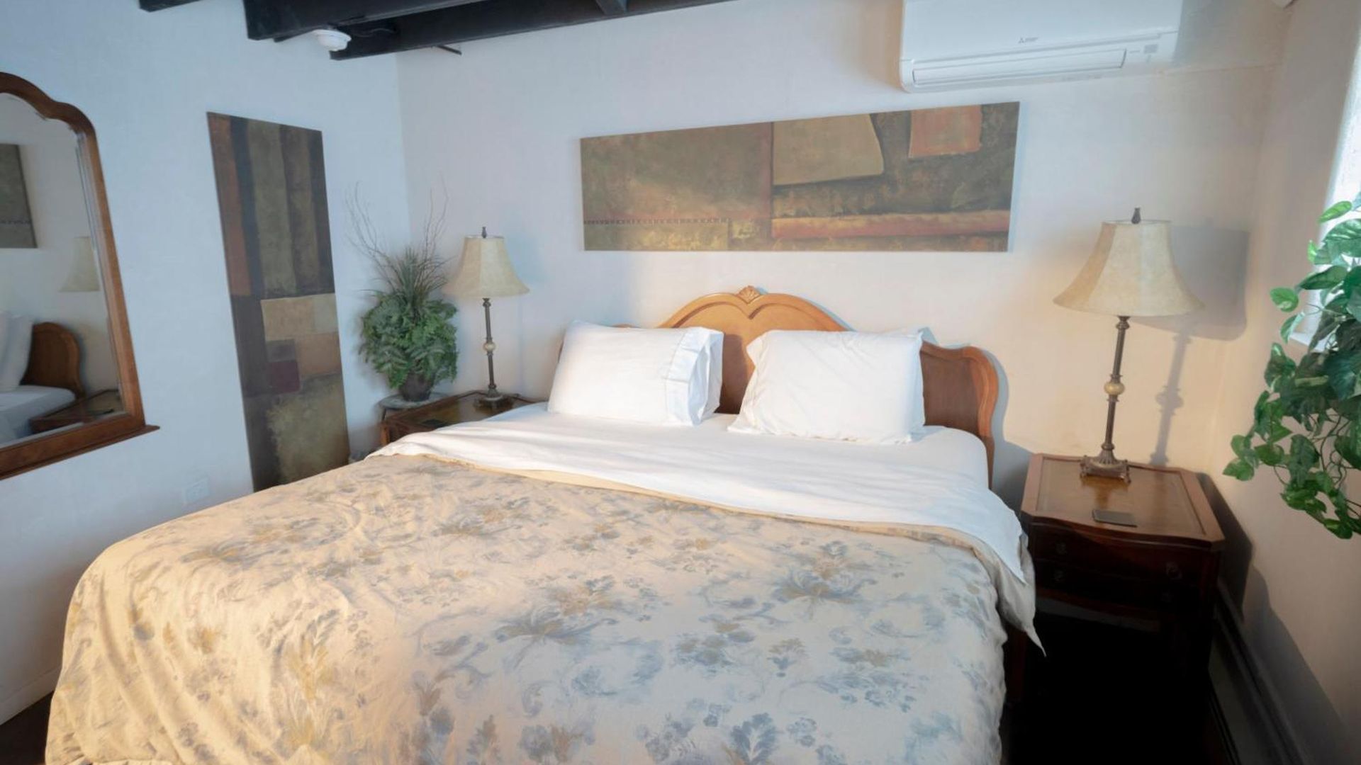 Bootlegger House Sleeps 10-20 Free Tv & Parking Chicago