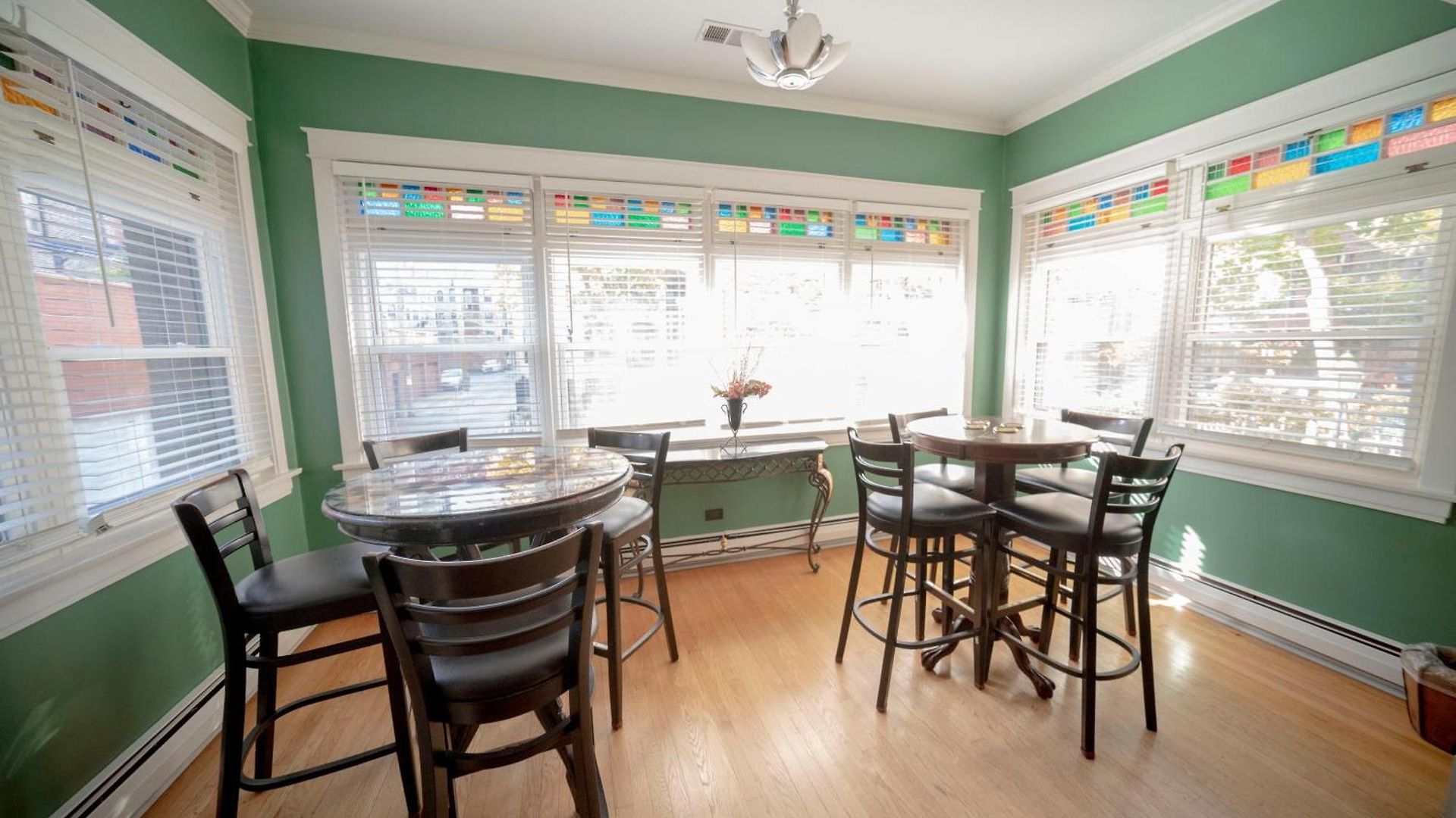 Bootlegger House Sleeps 10-20 Free Tv & Parking * Chicago