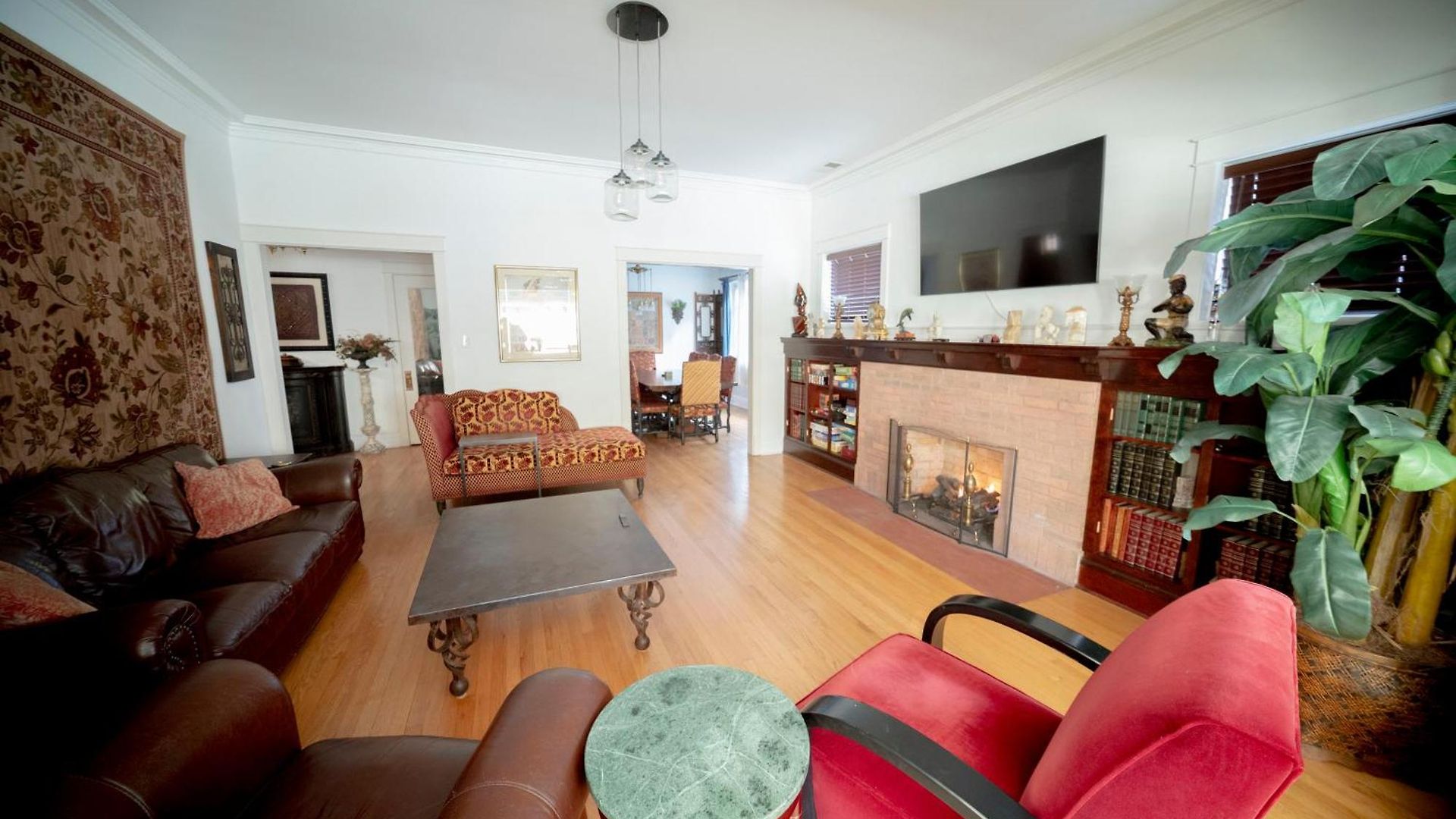 Bootlegger House Sleeps 10-20 Free Tv & Parking