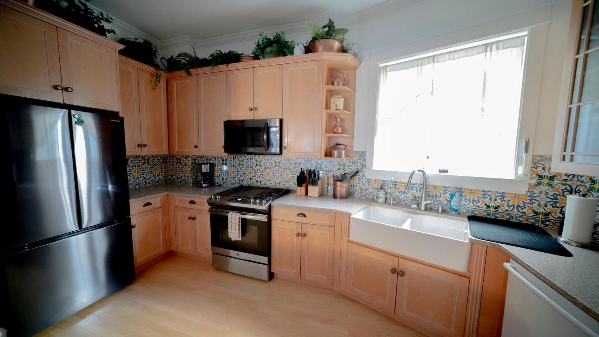Bootlegger House Sleeps 10-20 Free Tv & Parking Apartment