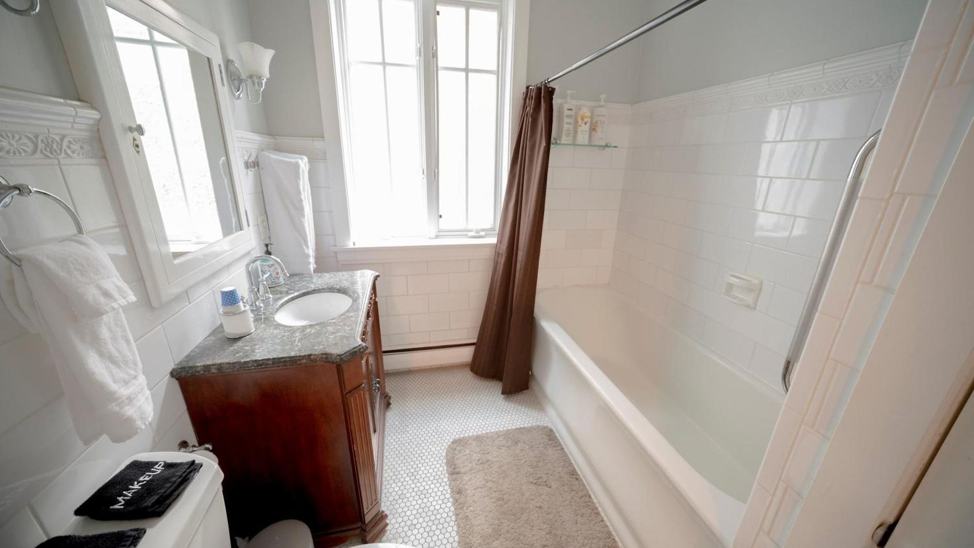 Apartment Bootlegger House Sleeps 10-20 Free Tv & Parking *