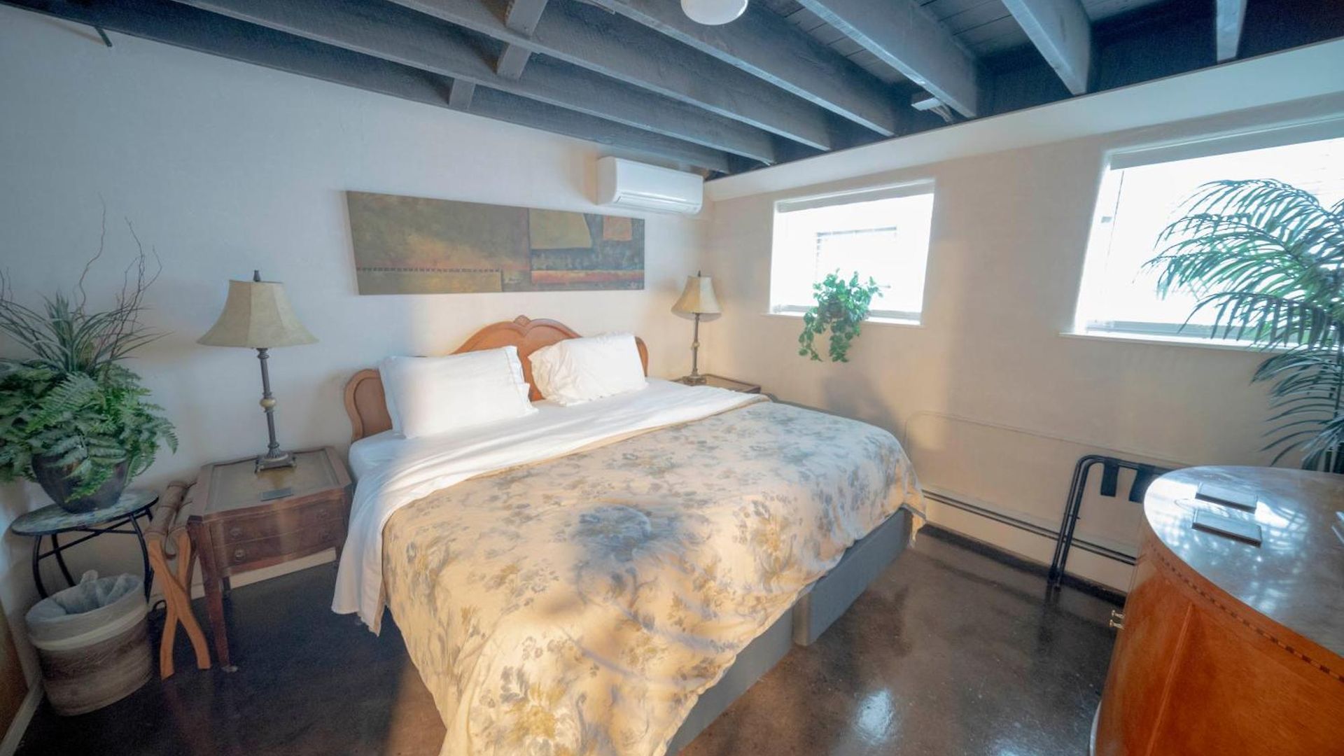 Bootlegger House Sleeps 10-20 Free Tv & Parking *