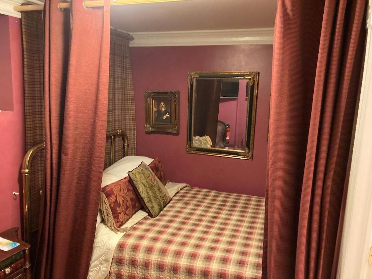 The Toscana Bed & Breakfast 2*