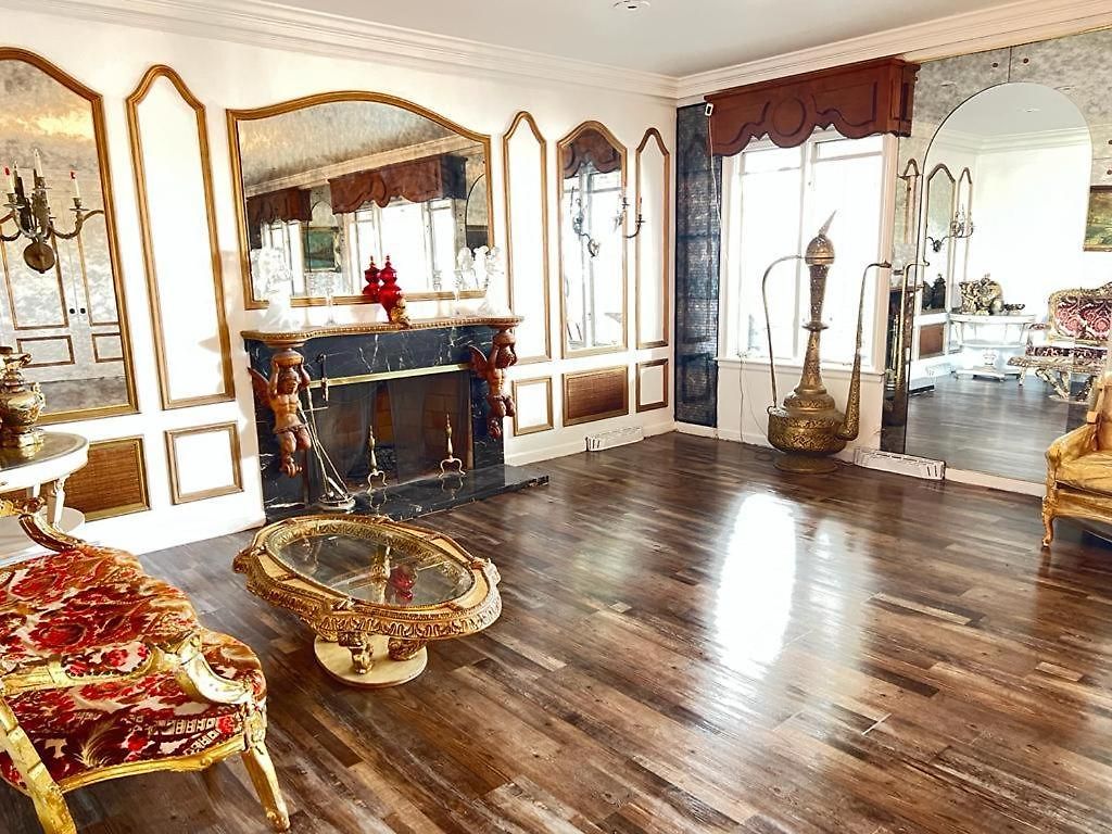 Pill Hill Mansion *