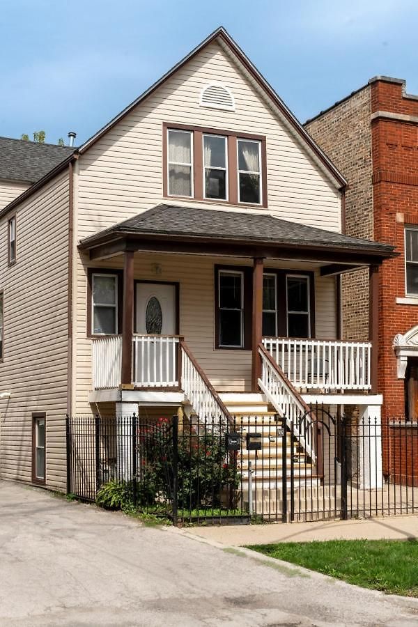 Logan Square Duplex 3br S2 Apartment *