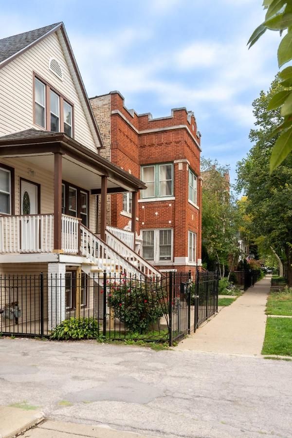 Logan Square Duplex 3br S2 * Chicago