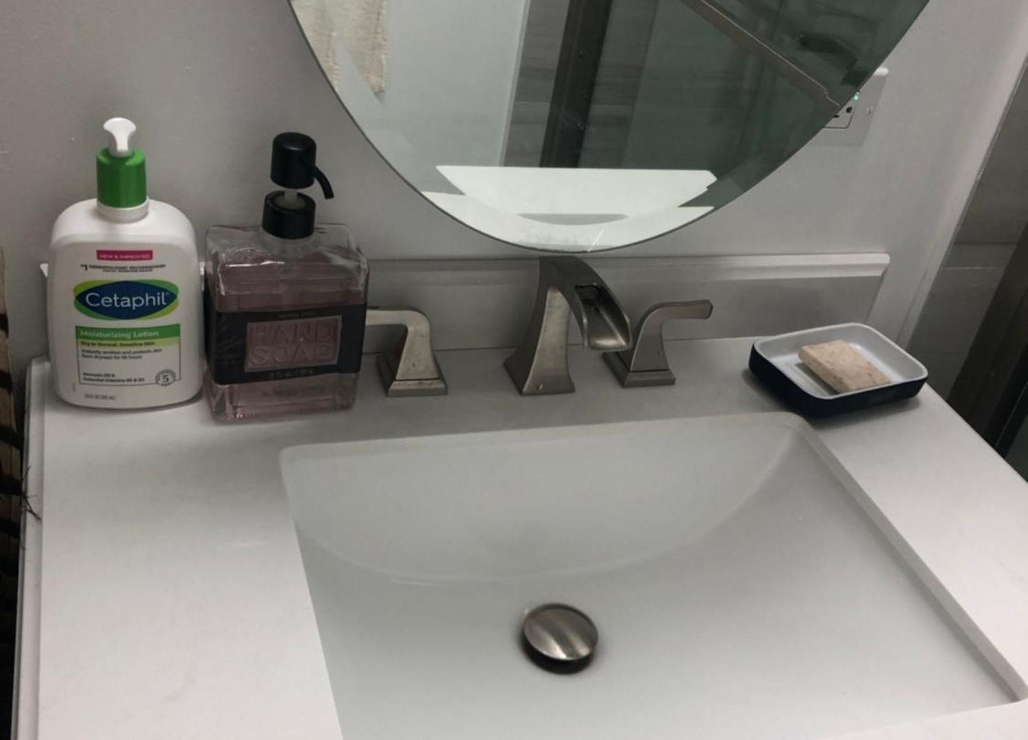 Homestay A Secluded Bedroom With A Private Full Bathroom Chicago