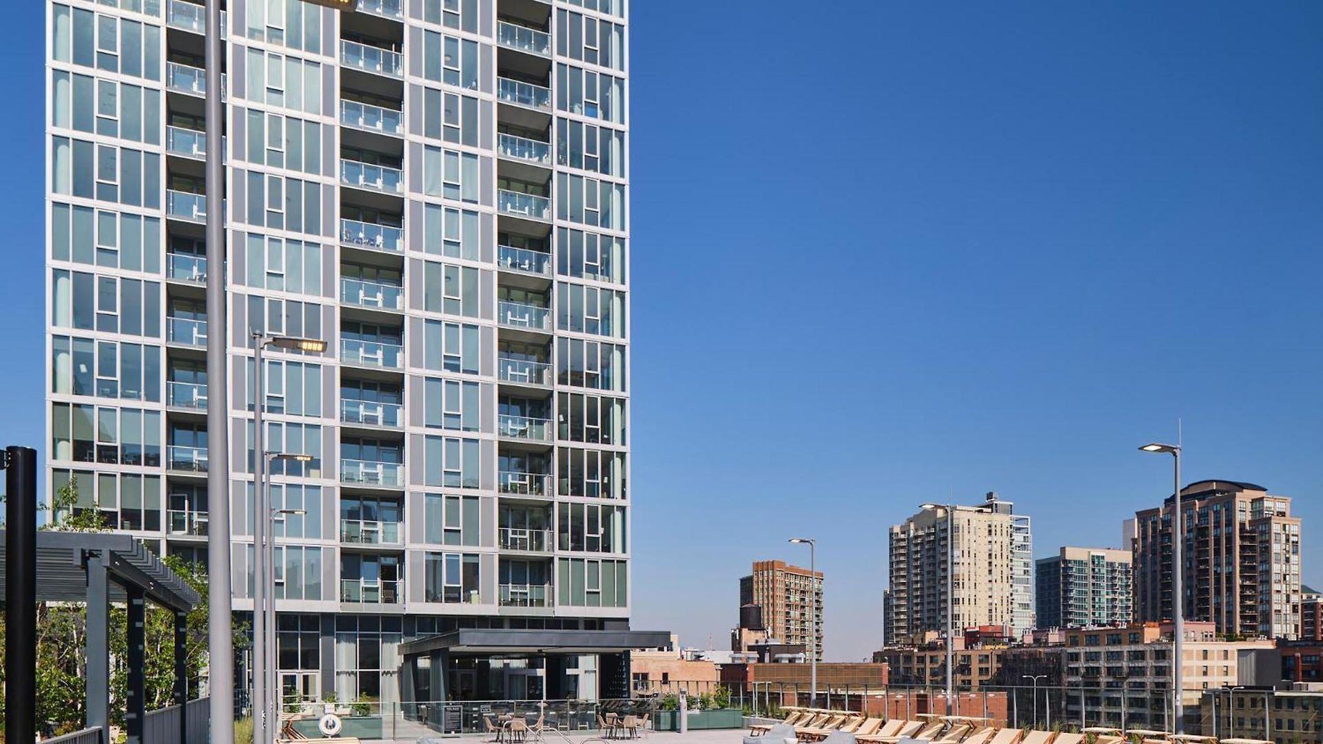 Level River North Hotel 4*