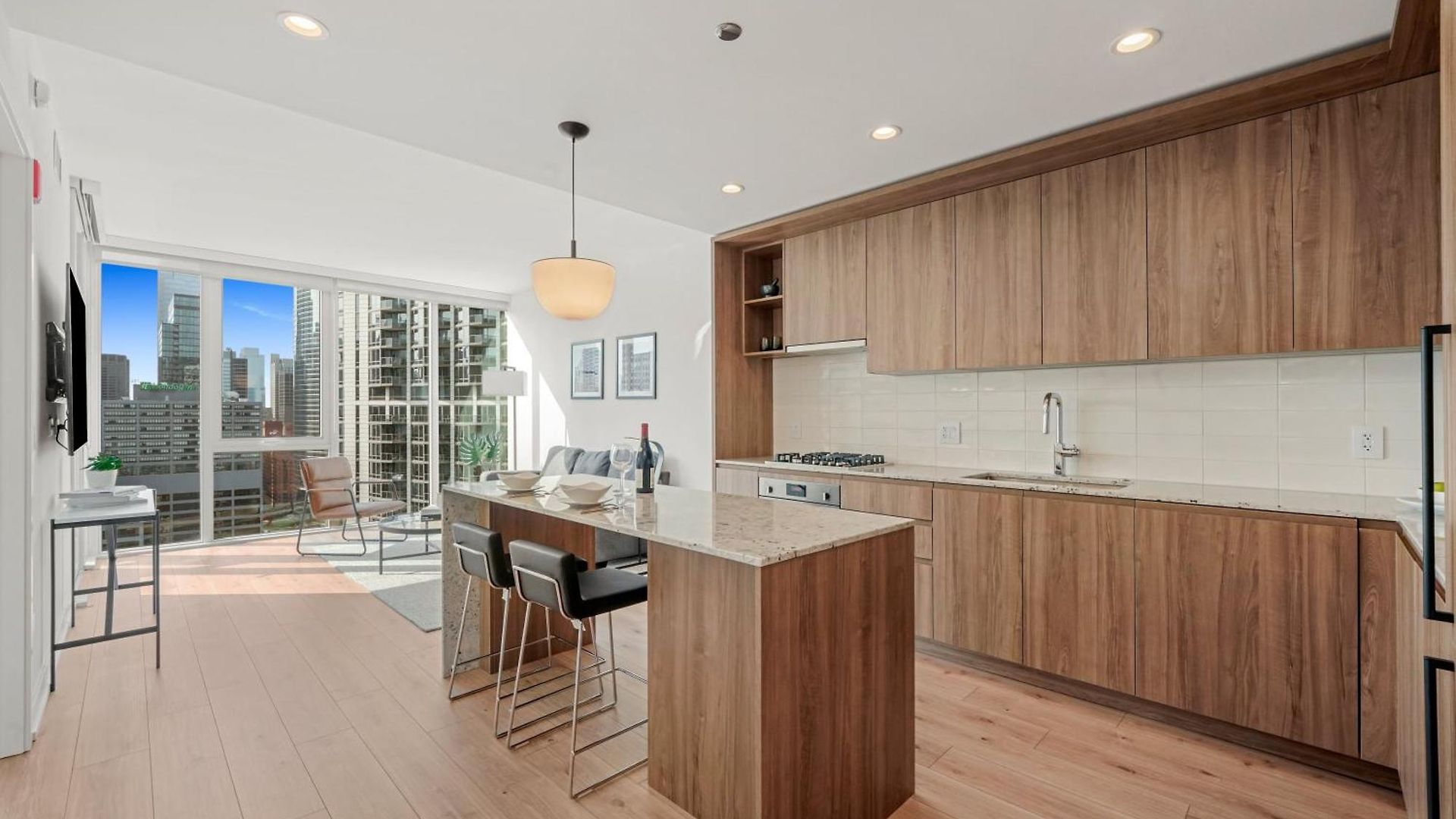 Level River North 4*
