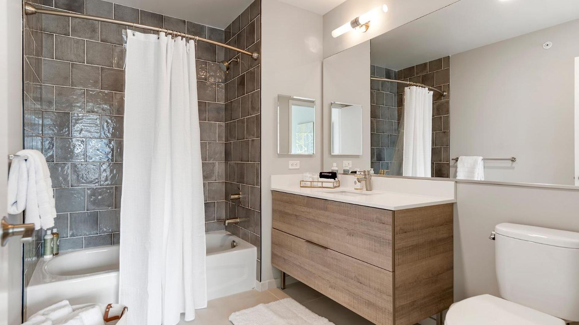 Aurelien Spacious In The Heart Of Gold Coast * Chicago