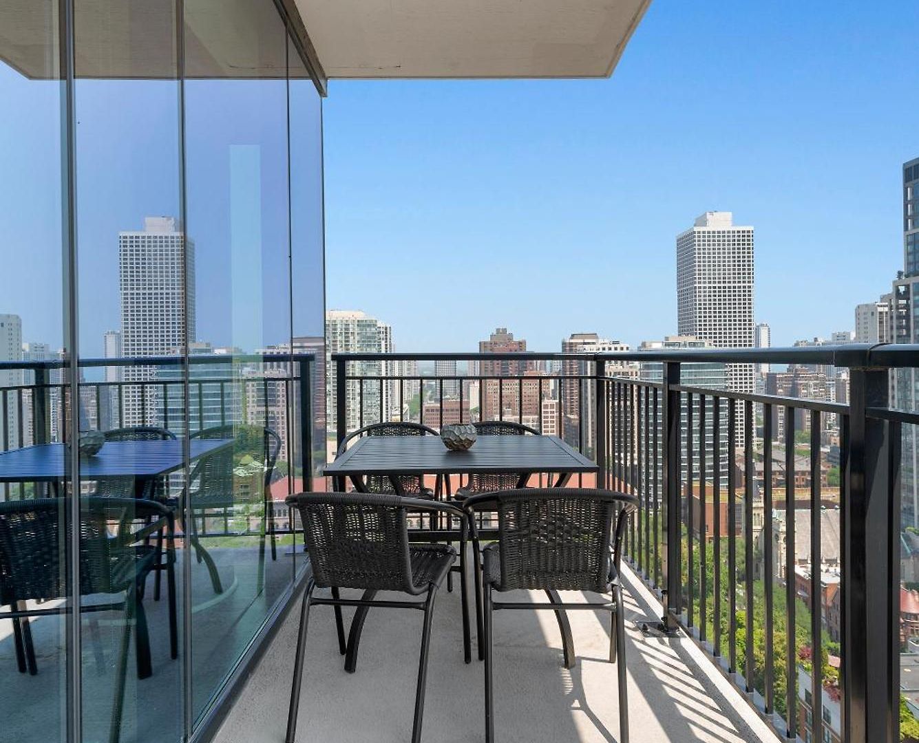 Aurelien Spacious In The Heart Of Gold Coast Apartment Chicago