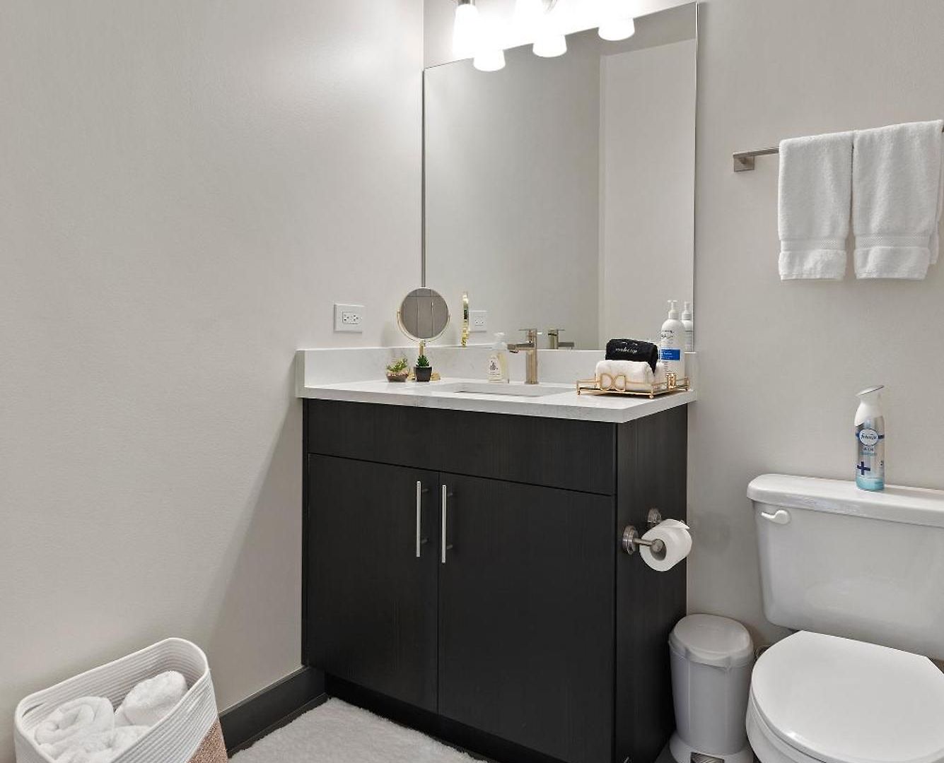 The Bernardin Gold Coast Luxury Near Magnificent Mile Apartment *