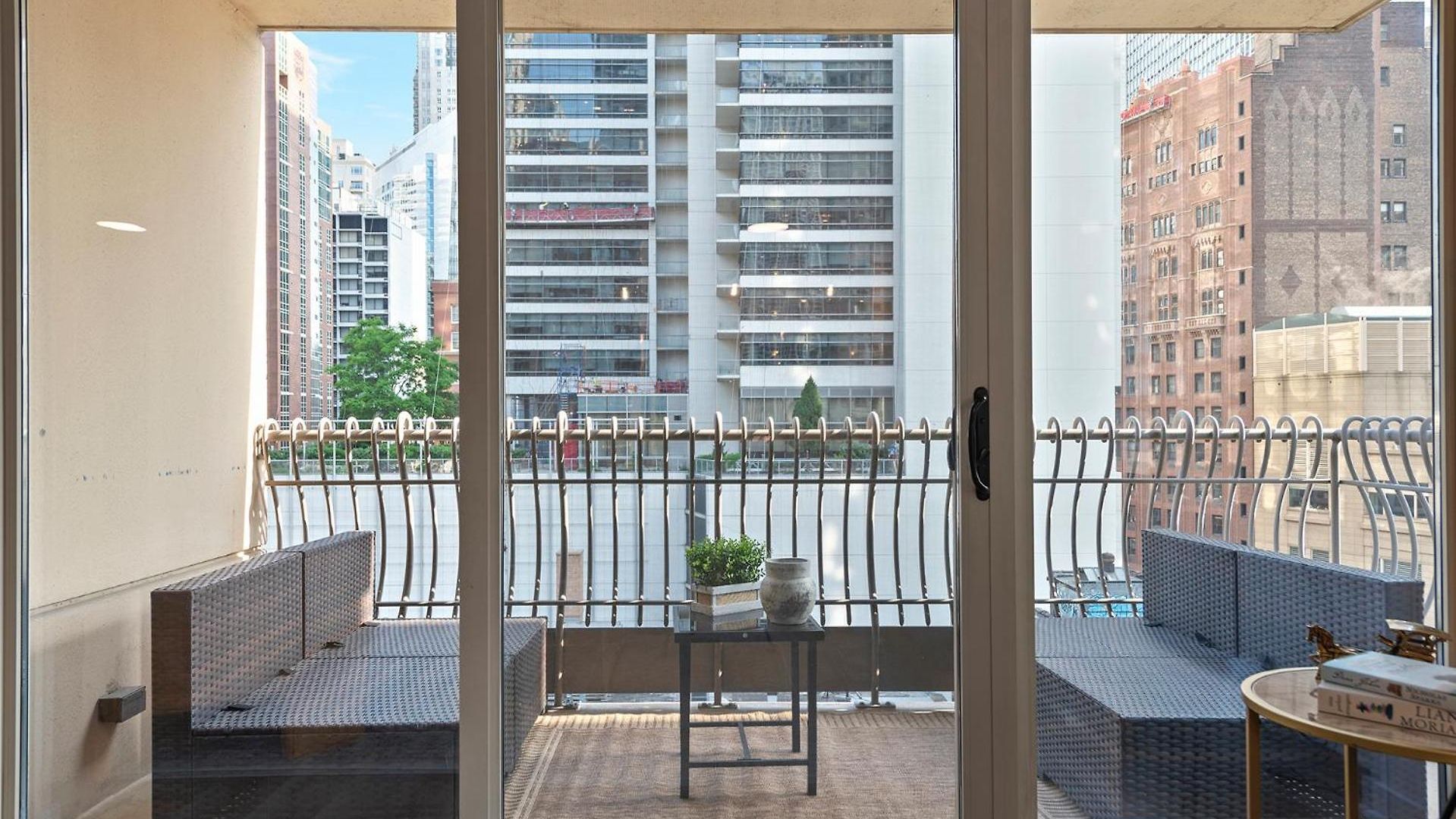 The Bernardin Gold Coast Luxury Near Magnificent Mile *