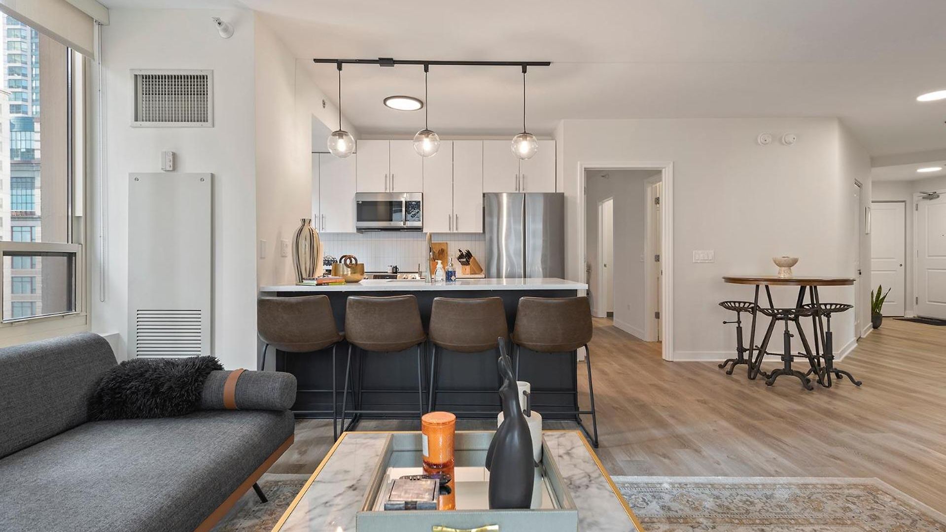 The Bernardin Gold Coast Luxury Near Magnificent Mile Apartment *