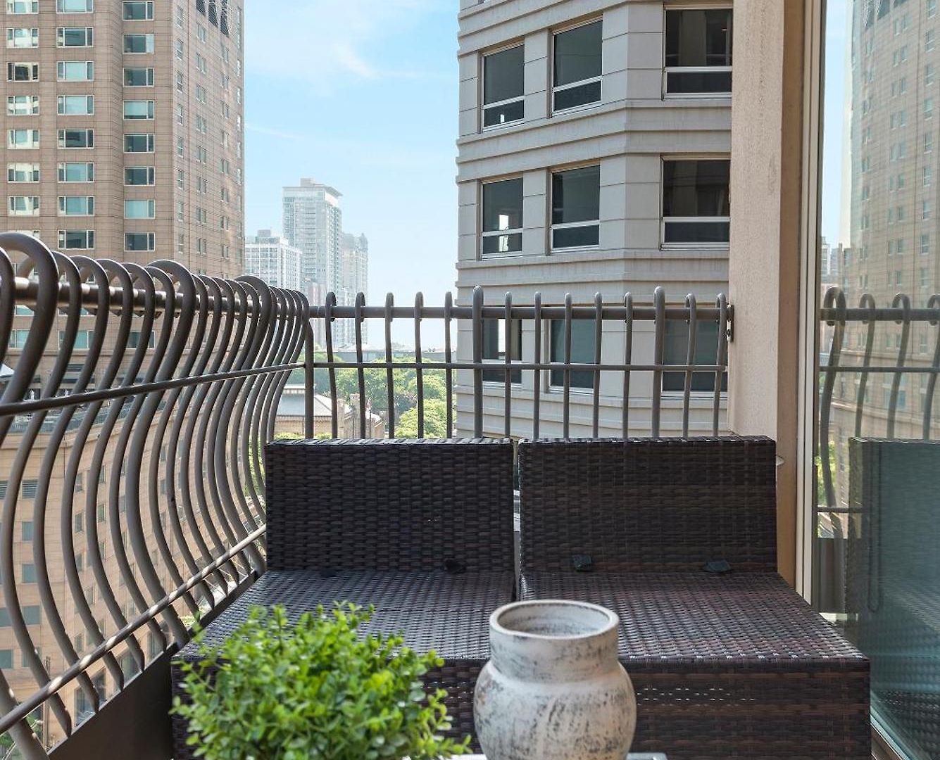 The Bernardin Gold Coast Luxury Near Magnificent Mile *