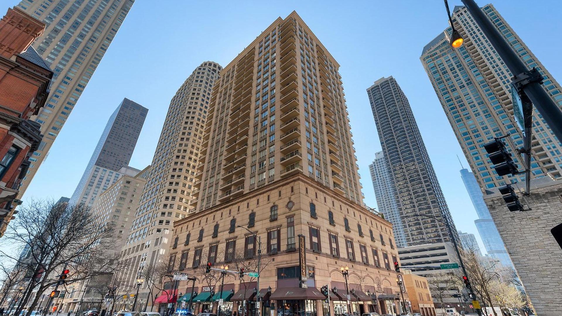 The Bernardin Gold Coast Luxury Near Magnificent Mile Apartment