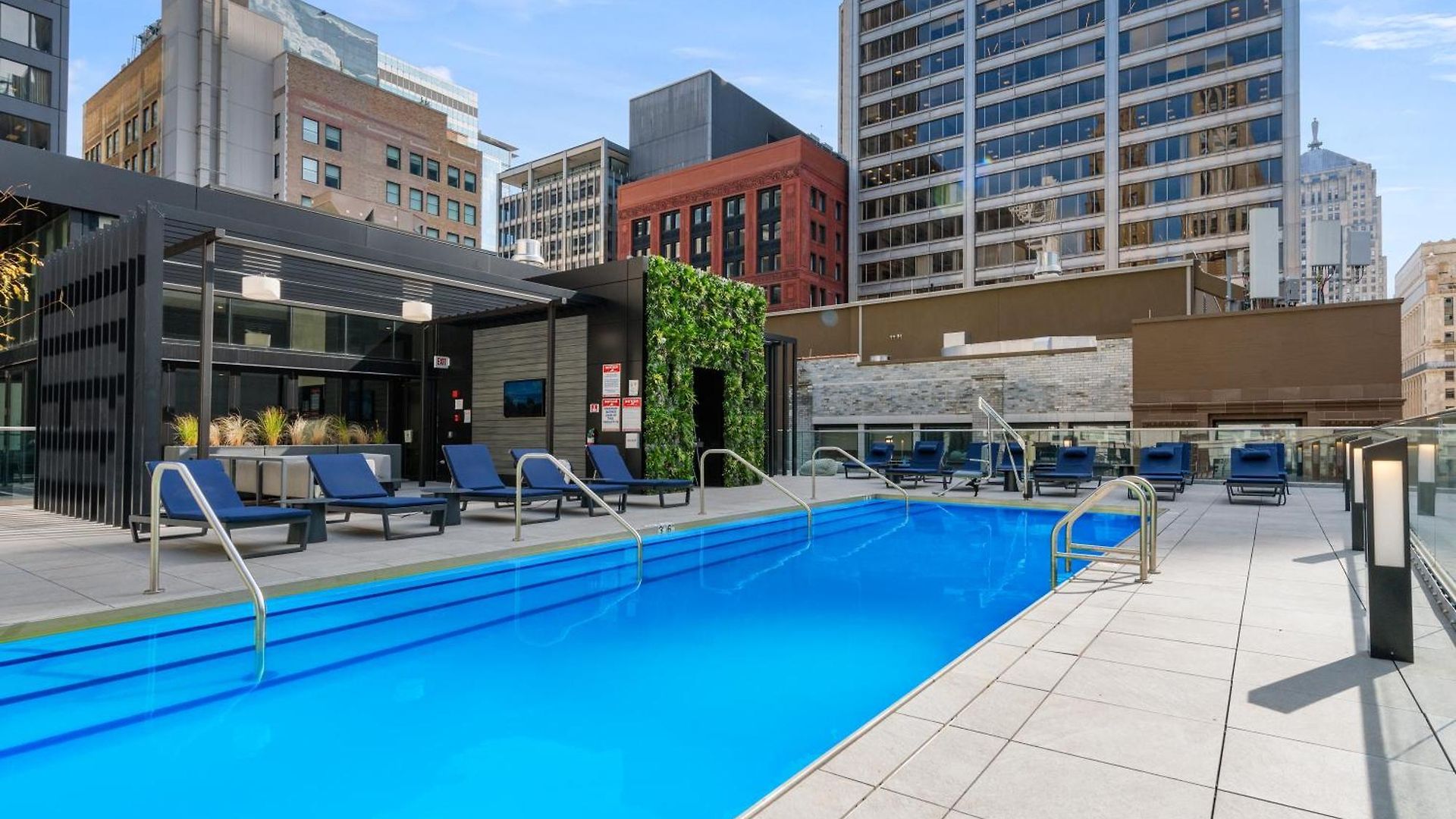 Experience Downtown At Millennium - Luxury In The Loop