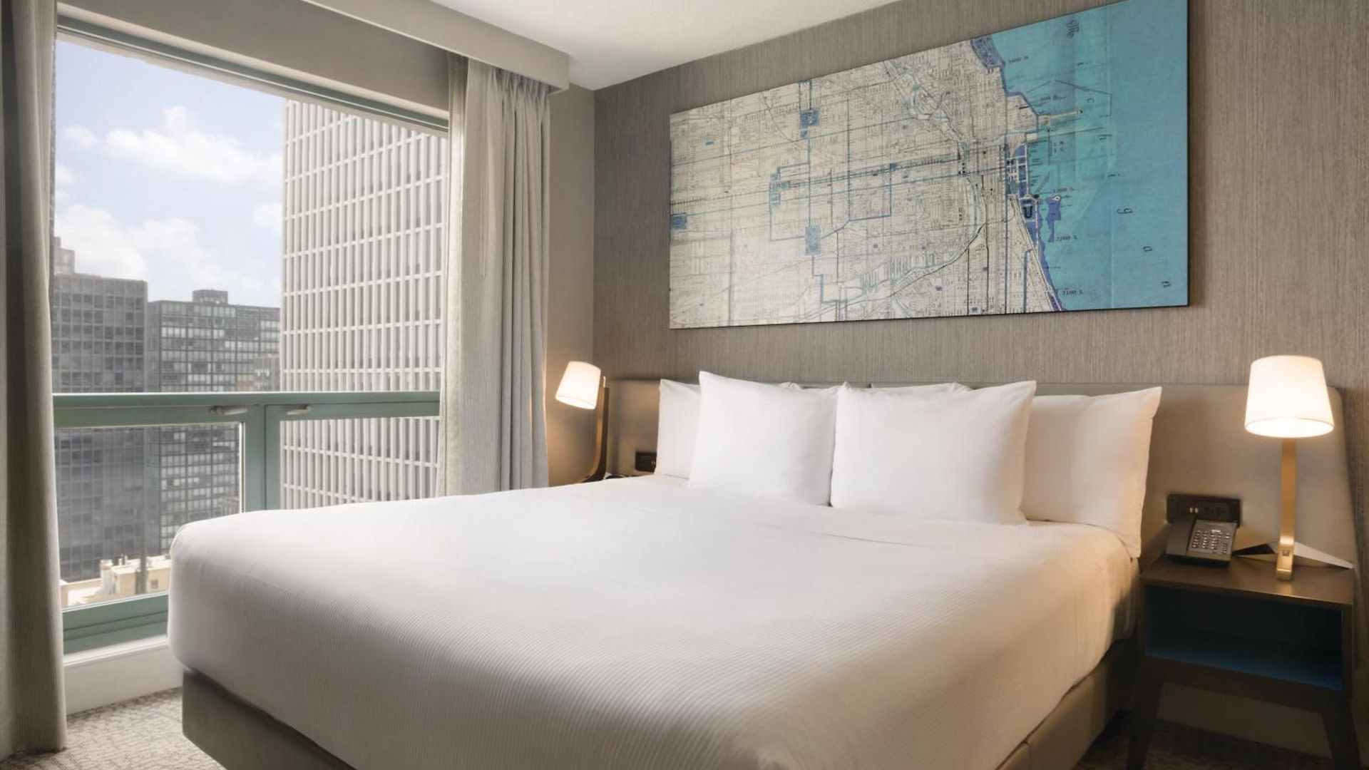 Hilton Magnificent Mile 3*