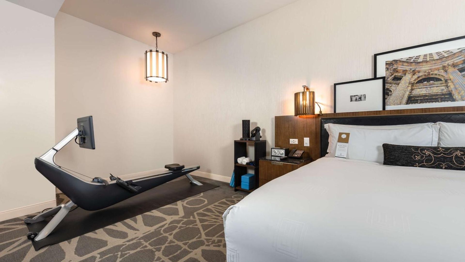 Hotel Londonhouse Chicago, Curio Collection By Hilton