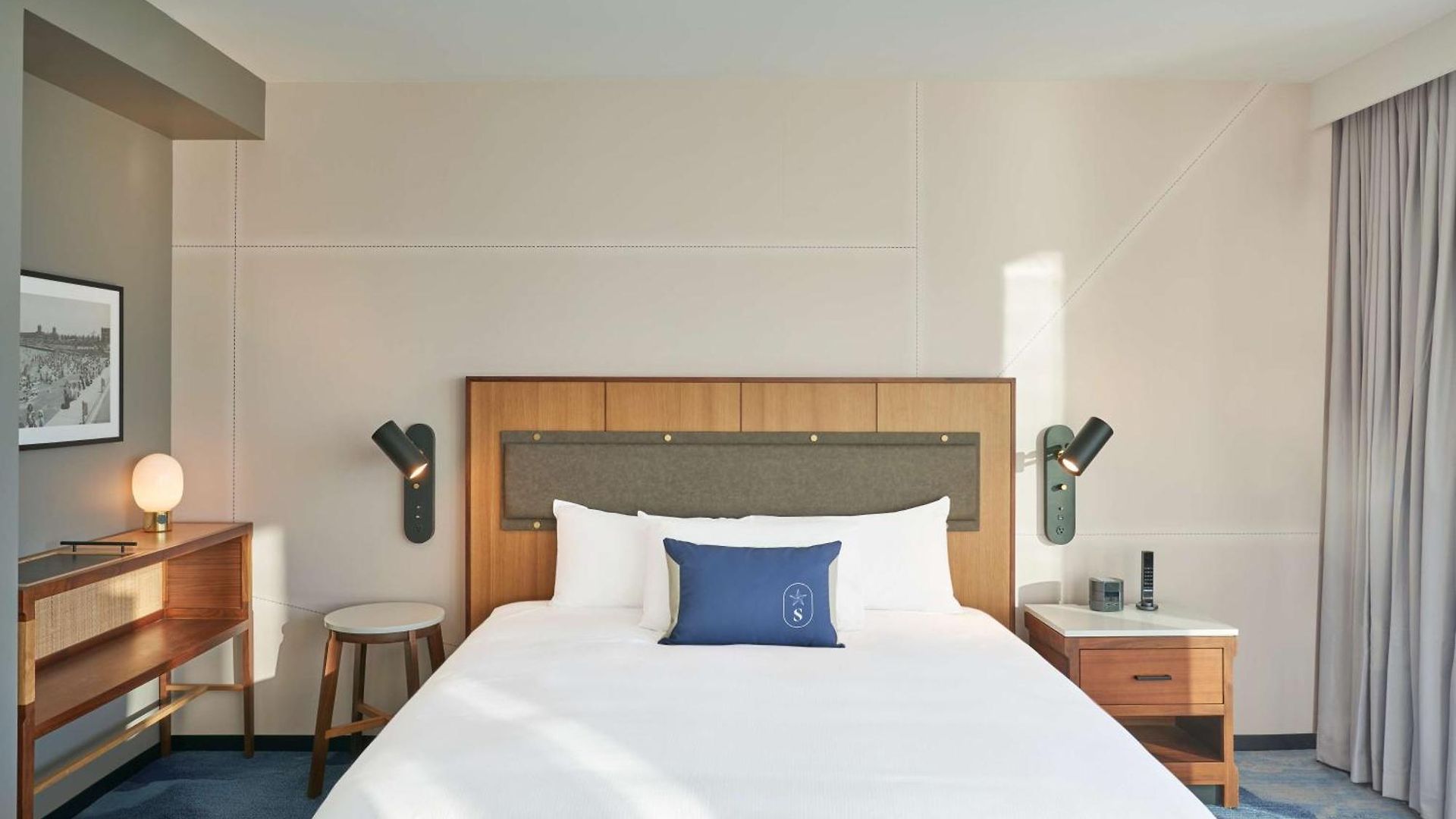 Sable At Navy Pier Chicago, Curio Collection By Hilton Hotel Chicago
