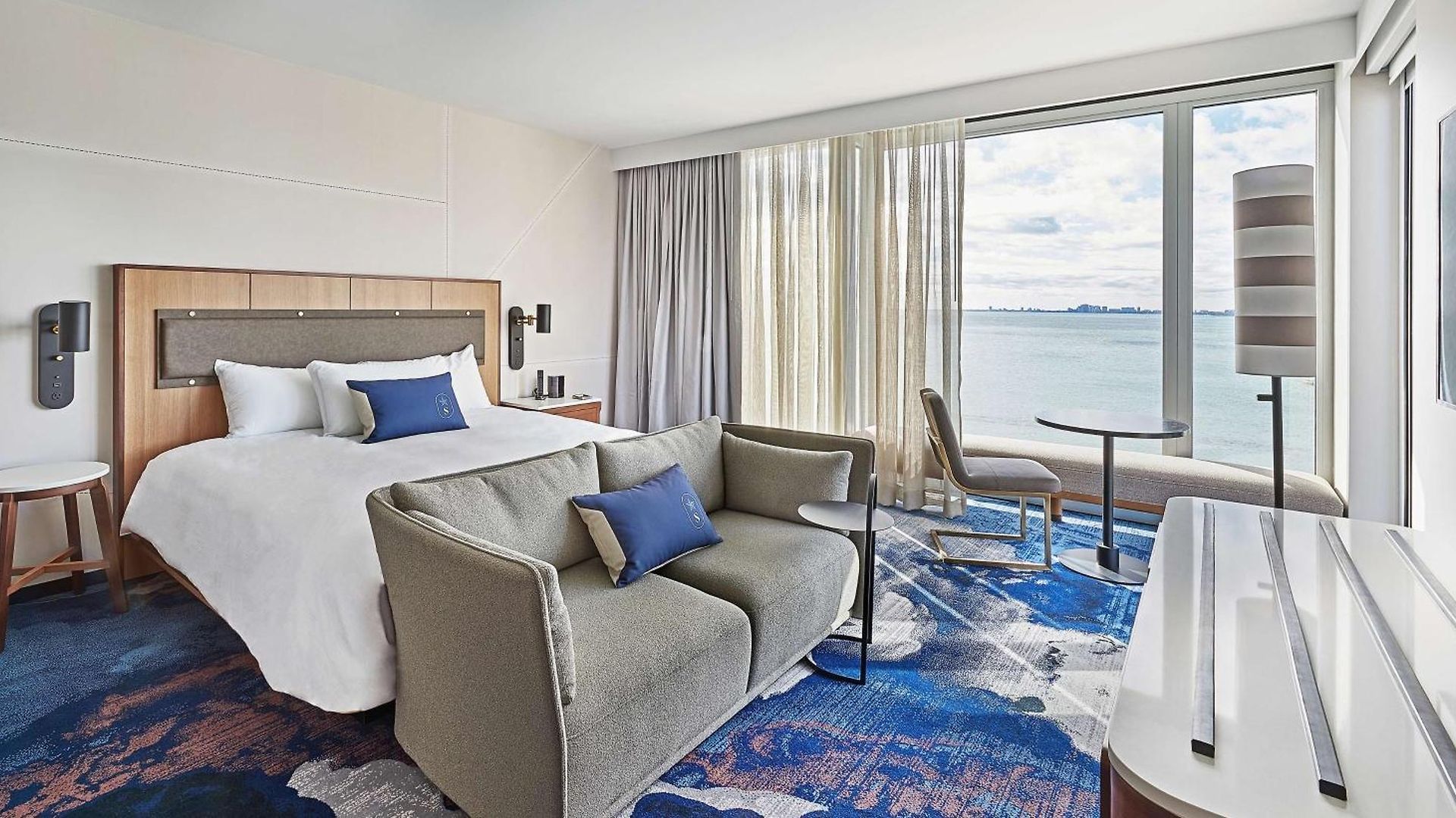 Sable At Navy Pier Chicago, Curio Collection By Hilton Hotel Chicago