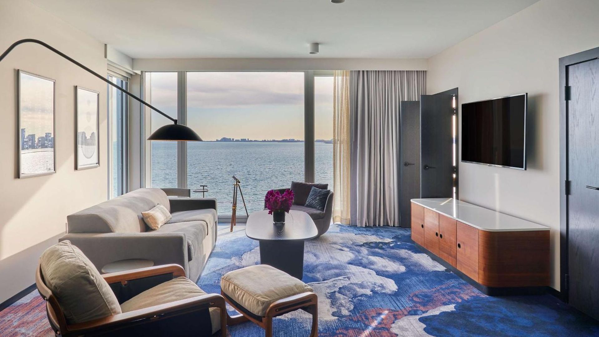 Sable At Navy Pier Chicago, Curio Collection By Hilton Hotel 4*
