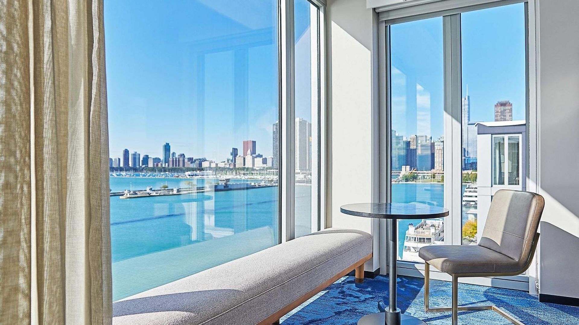 Sable At Navy Pier Chicago, Curio Collection By Hilton Hotel 4*