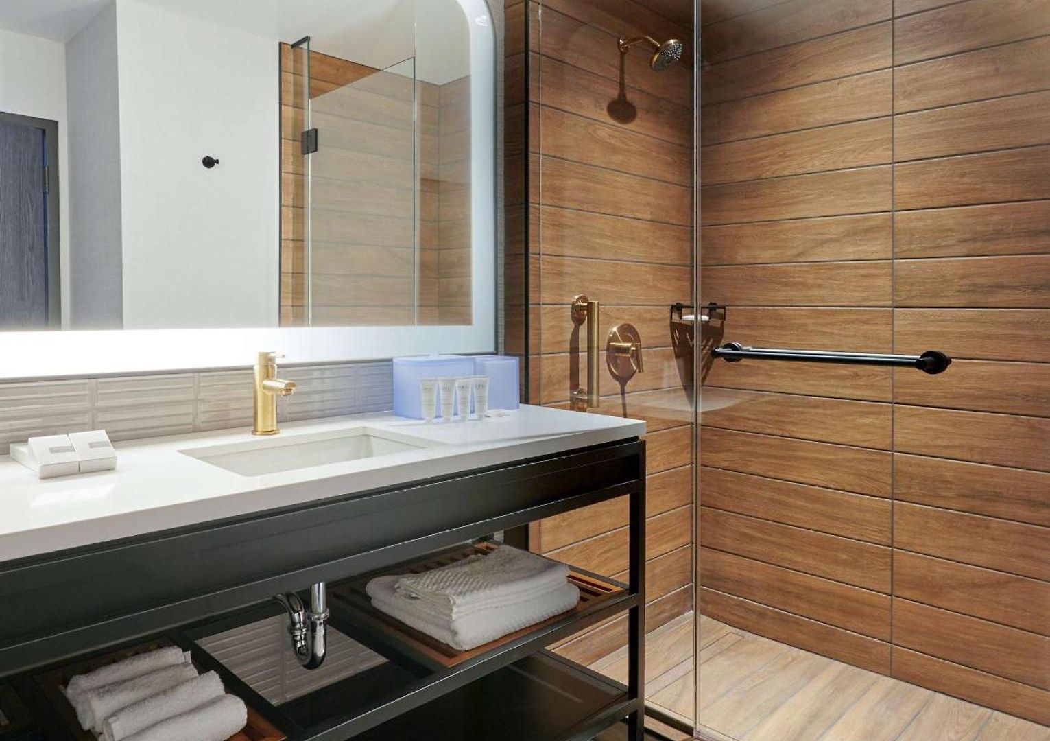 Hotel Sable At Navy Pier Chicago, Curio Collection By Hilton