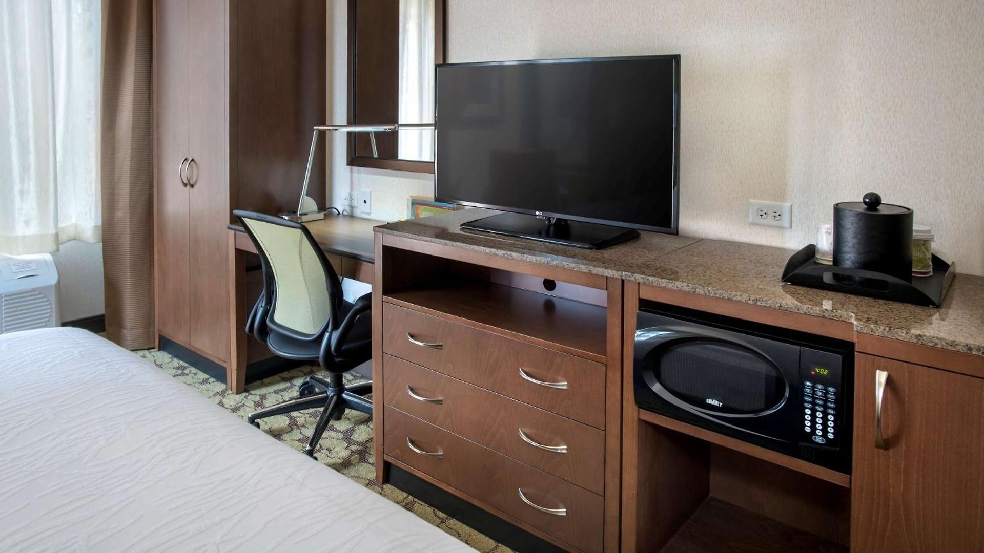 Hilton Garden Downtown Riverwalk Hotel Chicago