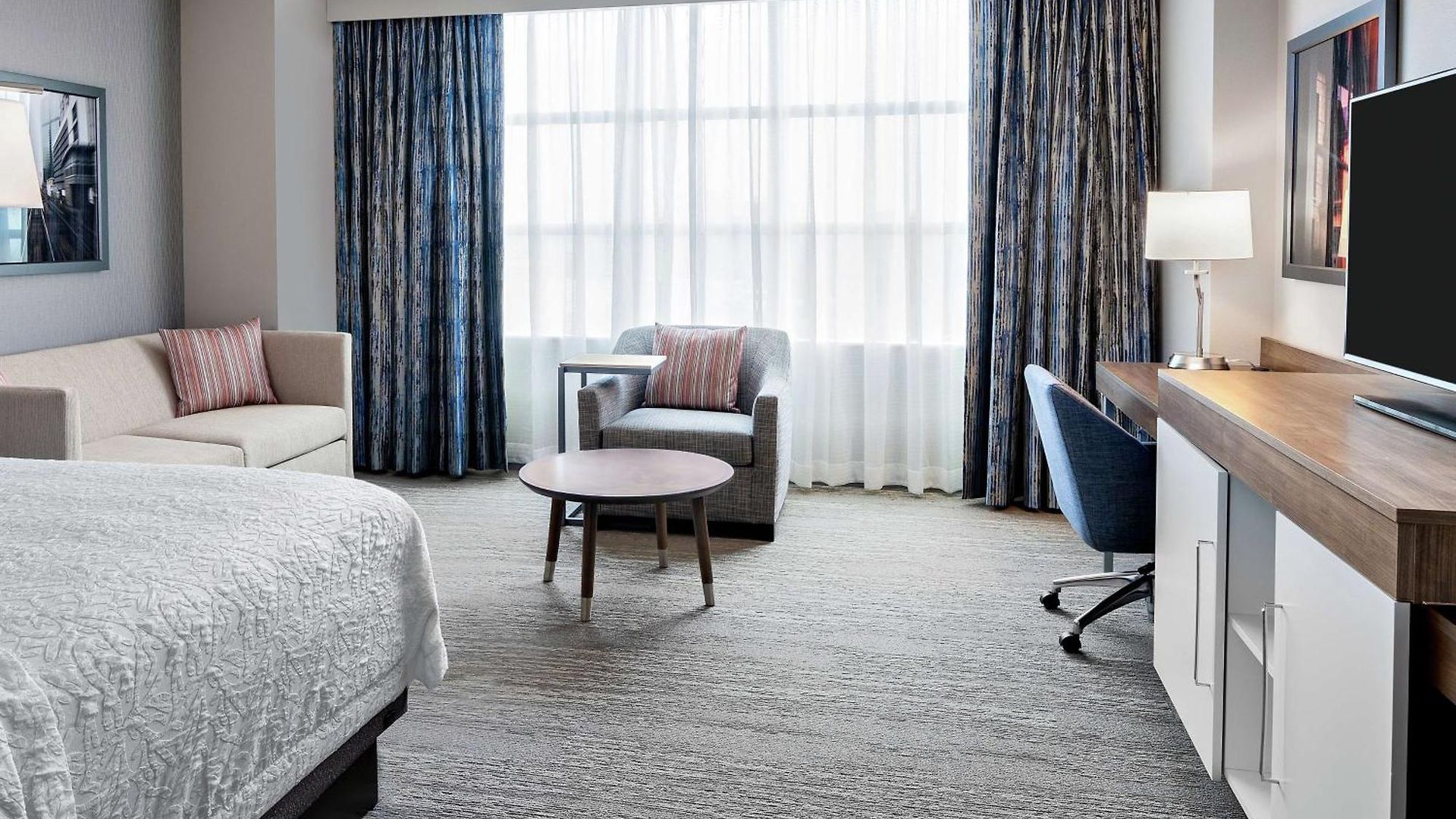 Hampton Mccormick Place 3*